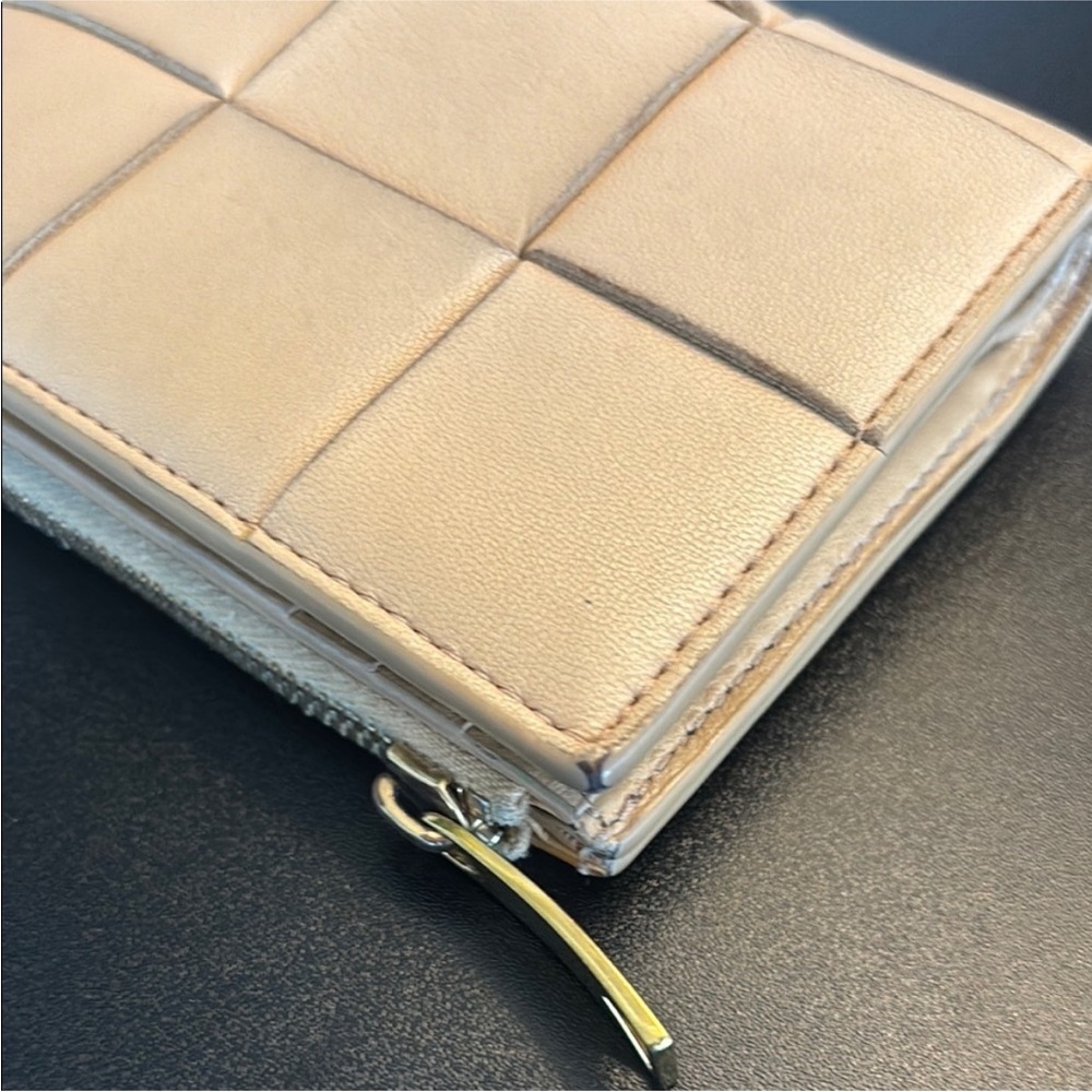 Bottega Veneta Tan Leather Wallet with dust bag - Picture 8 of 16
